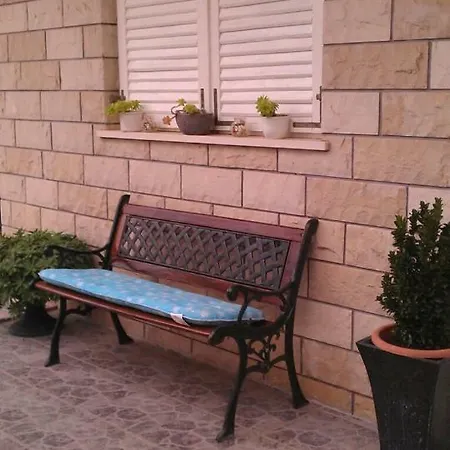 Janja Zubonja Apartment Vodice